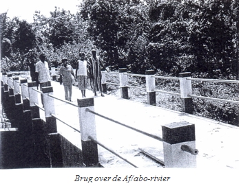 Brug over de Afabo-rivier 